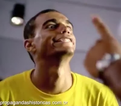 Propaganda da Nike em 1998 - Seleção brasileira no aeroporto ao som de "Mais que Nada" de Sérgio Mendes