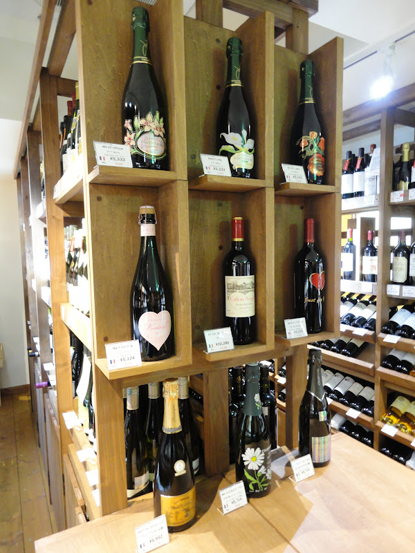 Sapporo WINE Market ワイン庫のワイン棚