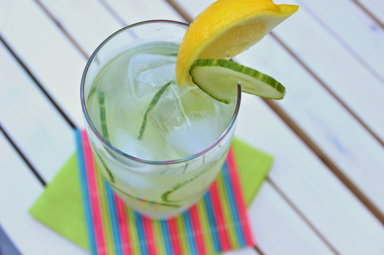 Treat Mom to LowCalorie Cocktails & Mocktails for Mother's Day!