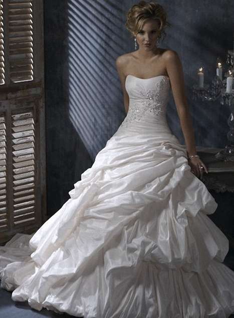 Robe De Mariée Bustier Brodée En Satin - Plissée, Sans Bretelles, Couleur Blanc Et Rouge, Taille 14 - 10