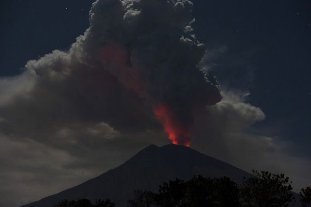 Gunung Agung Kembali Meletus, Gempa Magnitudo 6,2 Guncang Sumba Barat Gunung Agung Kembali Meletus, Gempa Magnitudo 6,2 Guncang Sumba Barat