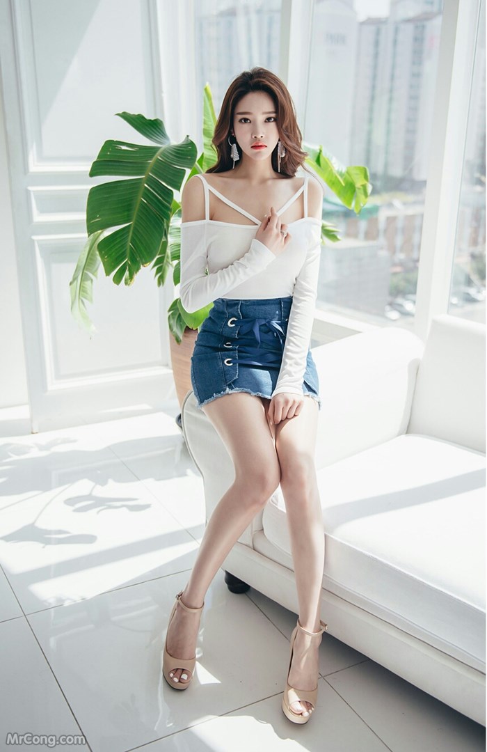 Beautiful Park Jung Yoon in the April 2017 fashion photo album (629 photos)