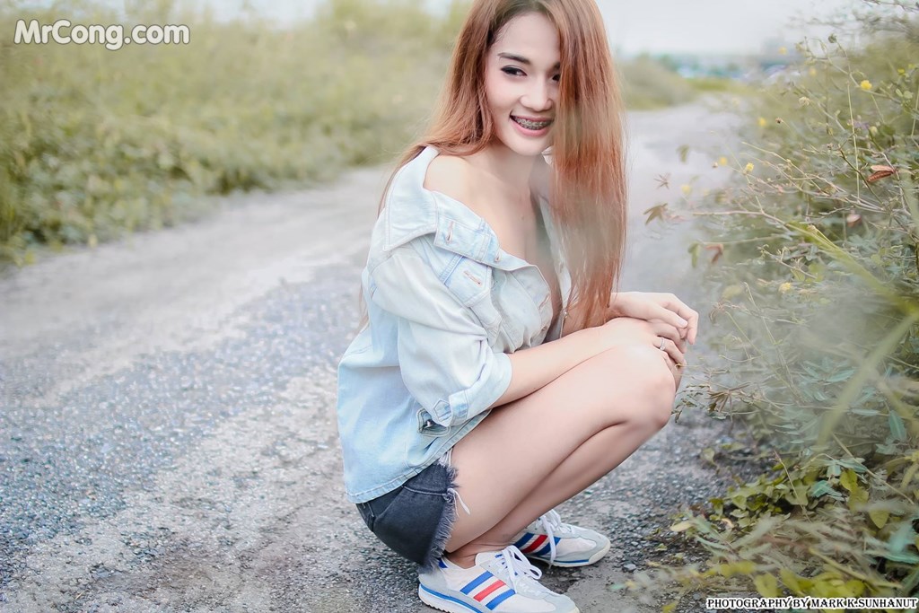 Tualek Orawan beautiful super hot boobs in outdoor photo series (17 pictures)