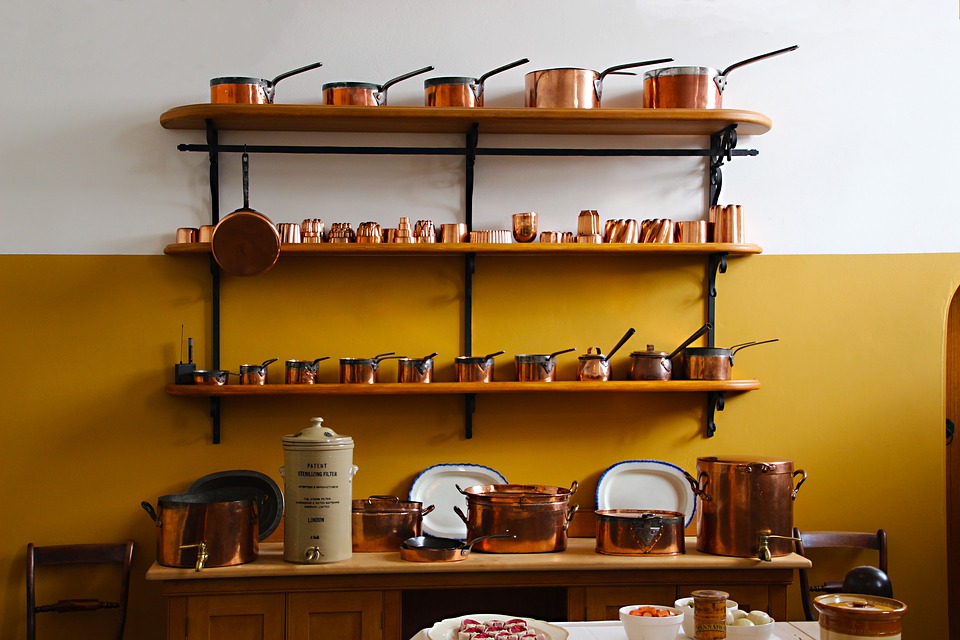 saucers, saucepans, home display