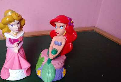 Bonecas de borracha estáticas de princesas Disney Aurora e Ariel   13cm  R$ 10,00 cada