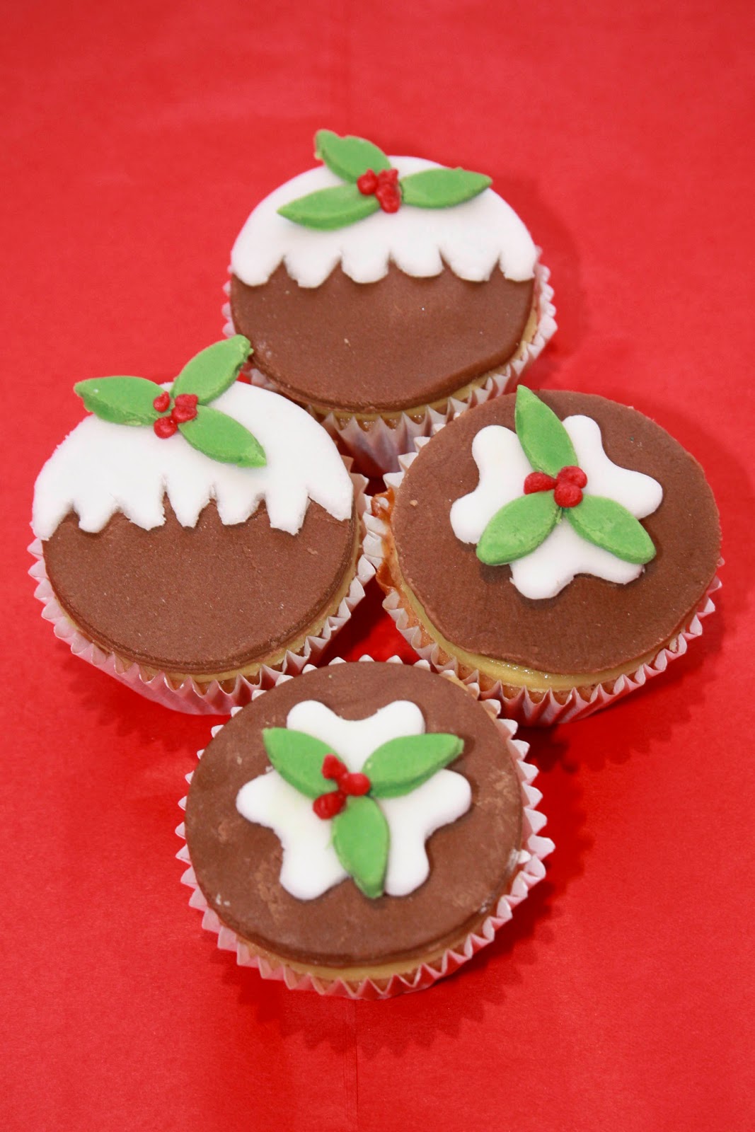 Christmas pudding themed cupcakes, Christmas, seasonal, food-themed cakes, holly, holly berries, fondant cake topper 4 Christmas pudding themed cupcakes