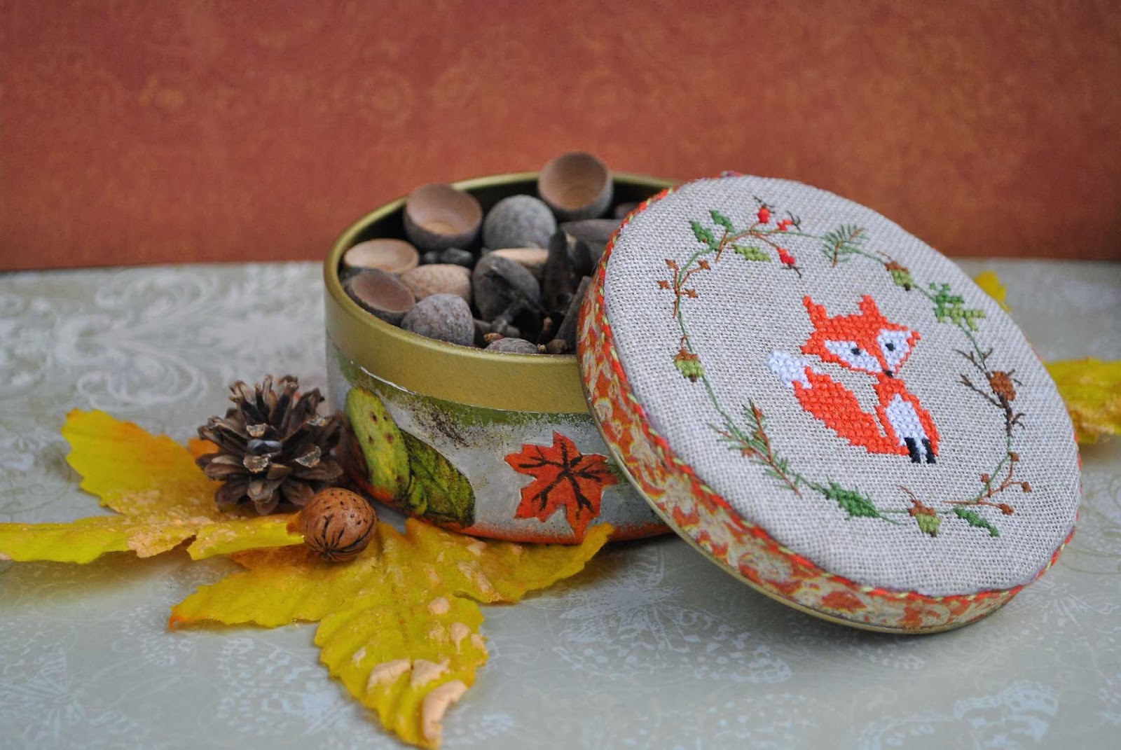 броши фетр осень. лискин долл. рукоделие осенью. осенние поделки из ткани. осень для рукодельниц.