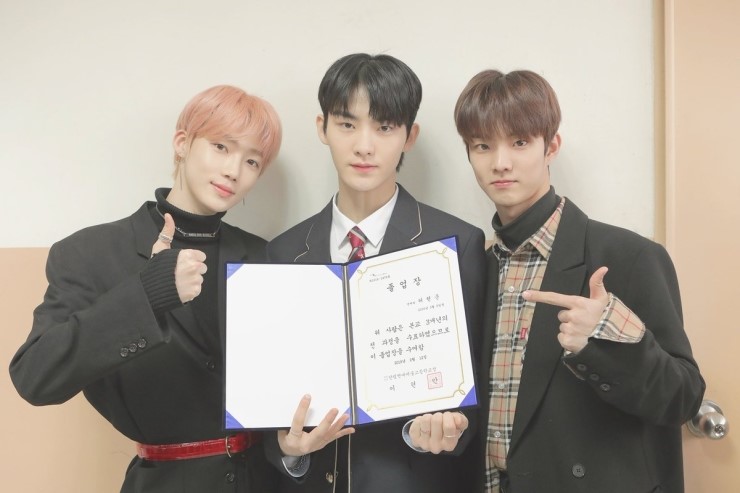 성인의날 맞은 더보이즈 막내라인들 | 인스티즈