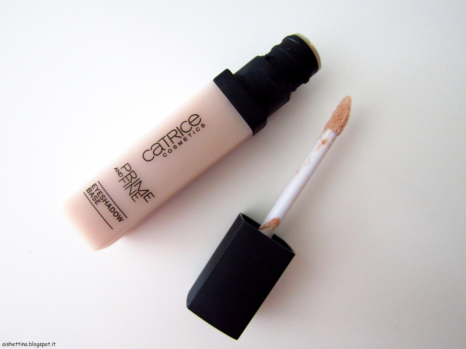 REVIEW Catrice prime and fine eyeshadow base Aishettina