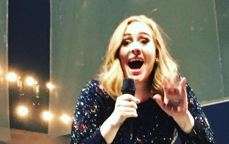 Arti lirik lagu Adelle Lay Me Down dan Terjemahan Ngartiin