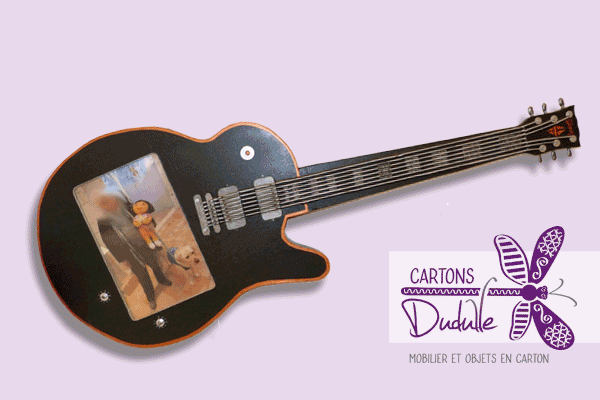 Encadrement en carton sur mesure Guitare électrique photo A4 par Cartons Dudulle 2018