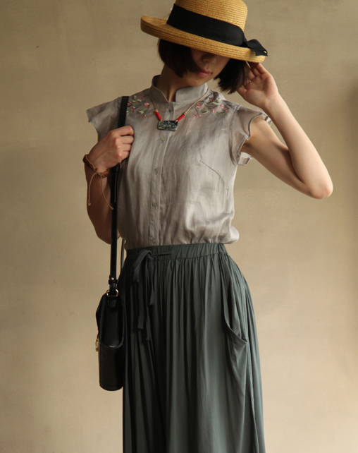 Linen Embroidery Sleeveless Tshirt match a Green Skirt pants