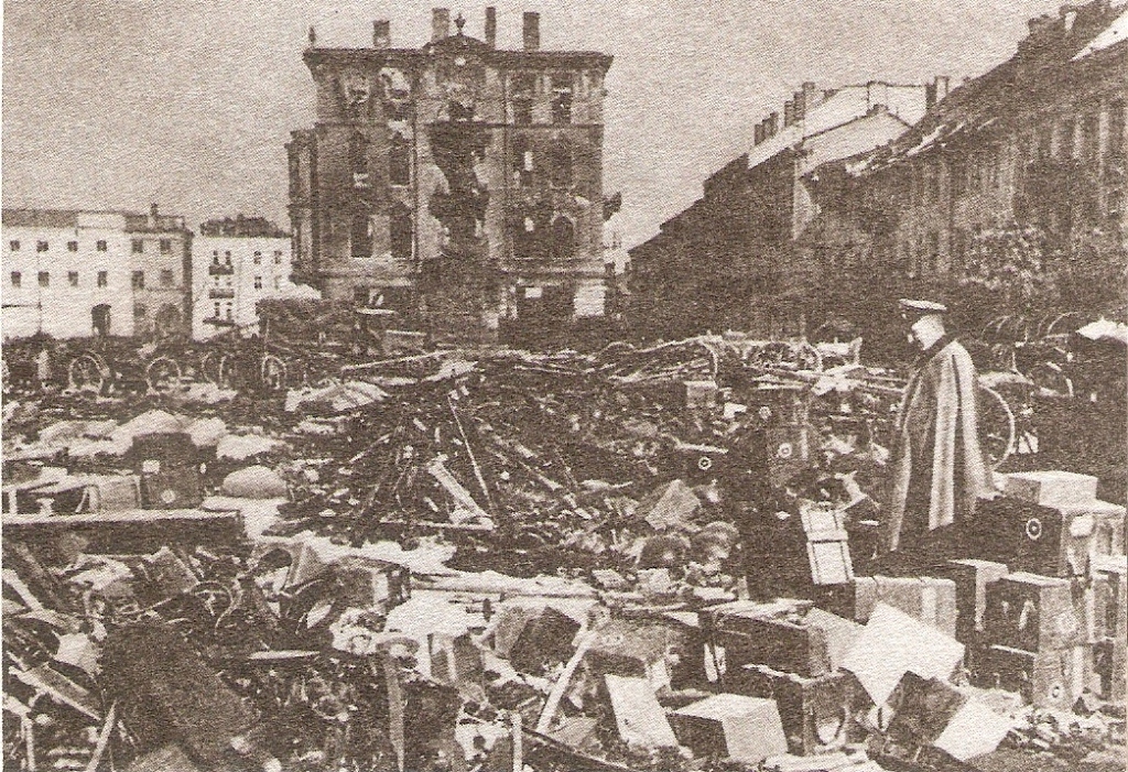 Warszawa W Październiku 1939 Była Miastem Grozy Opisz Wygląd Miasta Wczoraj i dziś...: Kapitulacja: Warszawa 1939-2017