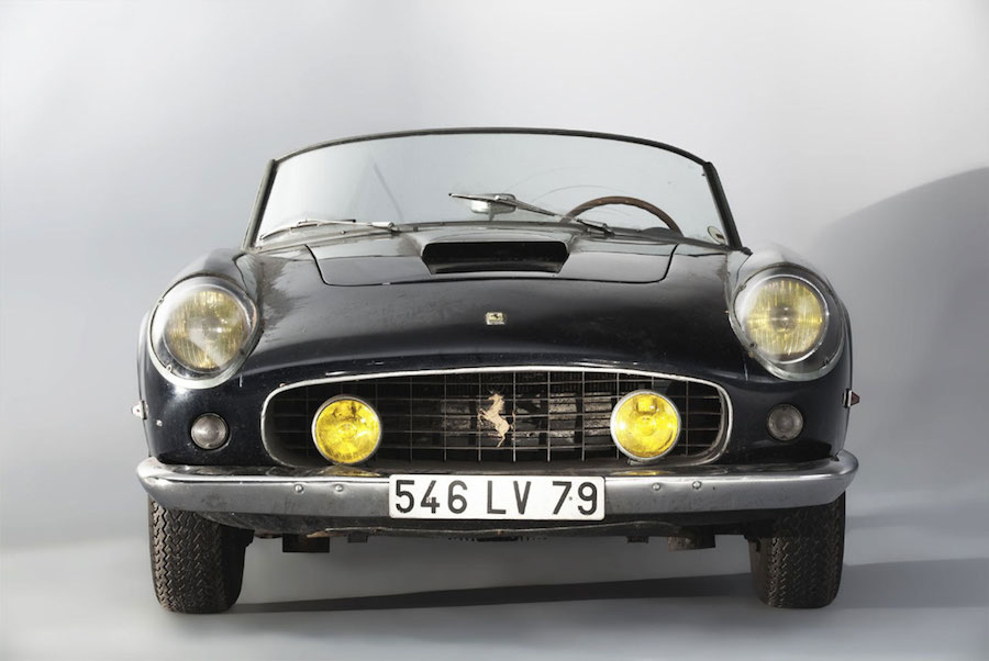 フランスの農場で半世紀ぶりに発見されたフェラーリがオークションで19億円に！