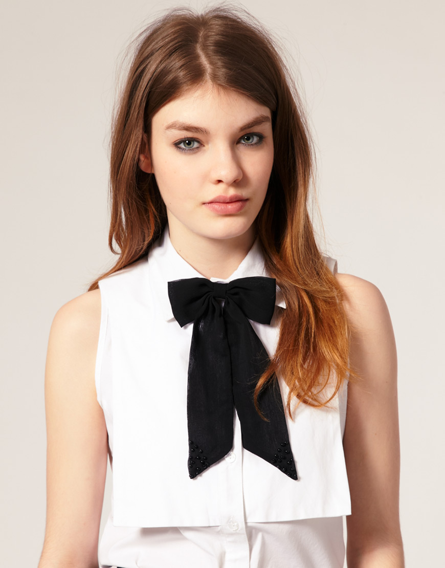 foxandfeather: necklines get sexy: bows and collars