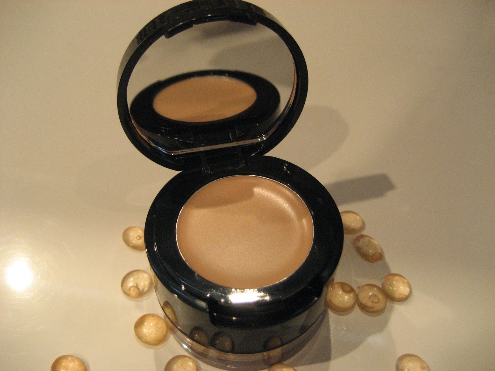 Karin's Testwolke Manhatten 2in1 Concealer6 Fixing Powder