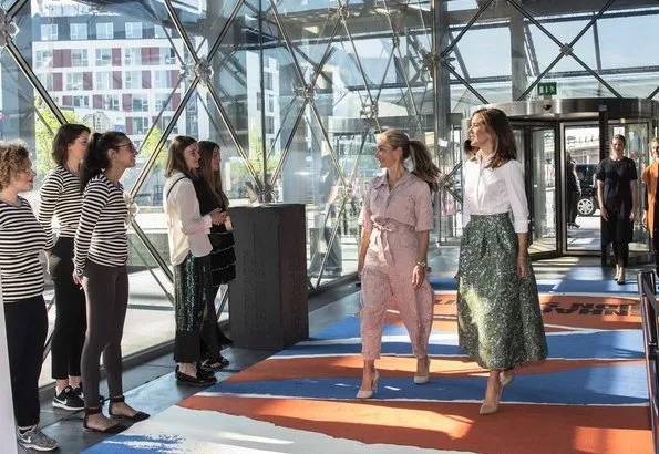 Crown Princess Mary wore H&M Conscious Exclusive. Jacquard-weave skirt, designer Signe Wenneberg at Copenhagen Fashion Summit 2018