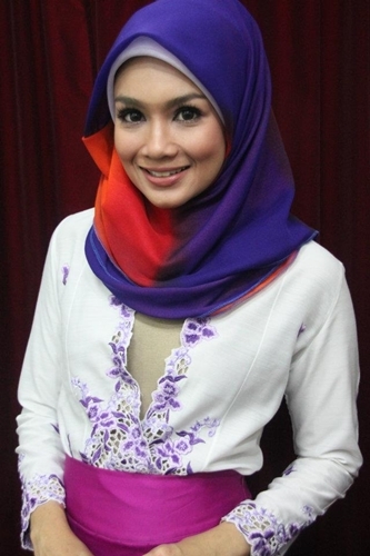 Top 20 Artis Wanita Bertudung Tercantik Di Malaysia Tahun 2013 Que 