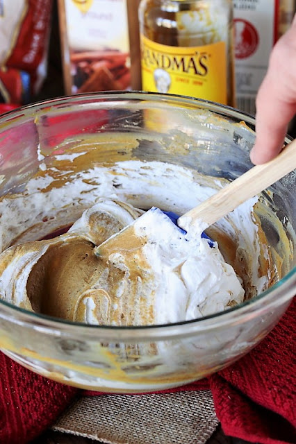 Making Creamy Gingerbread Dip Image