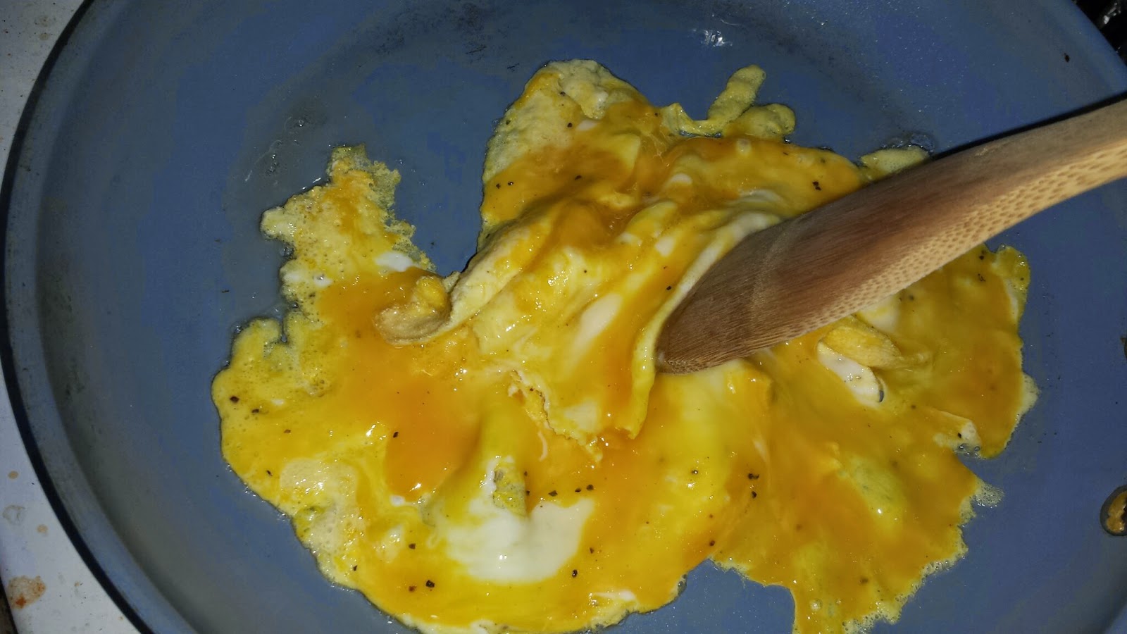 Sha Bang's Kitchen: Sour Cream Scrambled Eggs/Super Easy and Super Fast!!