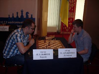 Echecs à Kiev : Pavel Eljanov (2712) a annulé face à Alexander Areschenko (2694) sur une Anglaise © photo Chess & Strategy