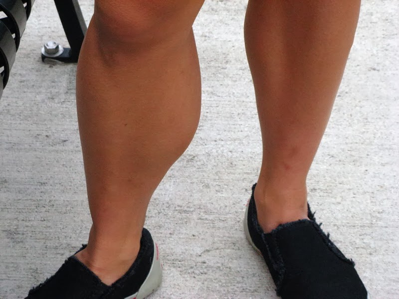 Her Calves Muscle Legs Fetish Woman with Large Calves set 1