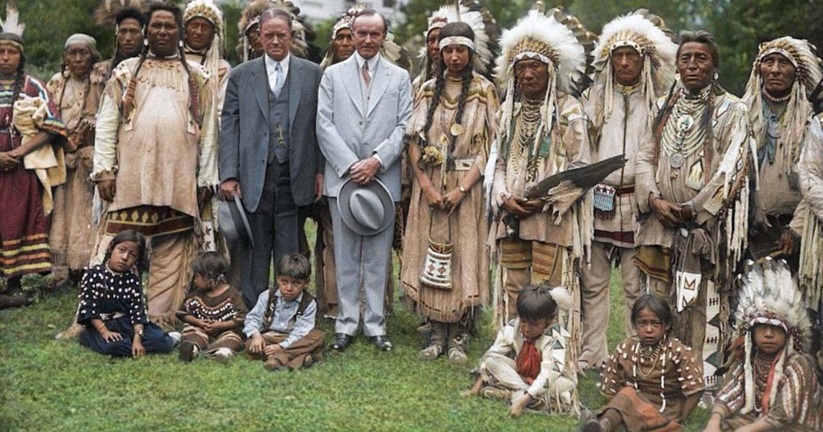 Коренные жители америки являются. Народы Америки. Коренные народы Америки. Американские коренные жители. Резервация индейцев.