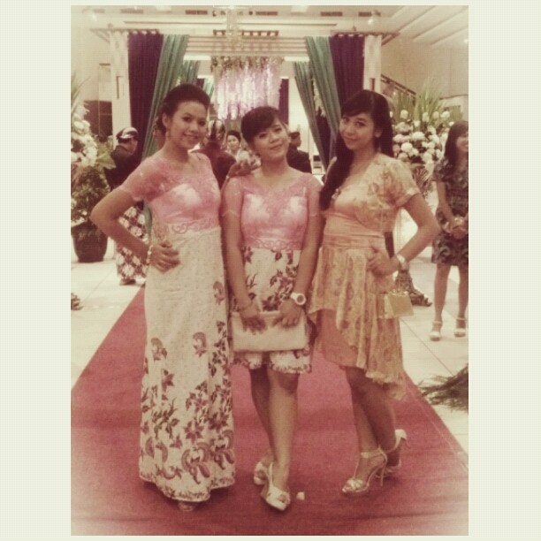 International Batik  Center Desain Batik  Dress Pesta 