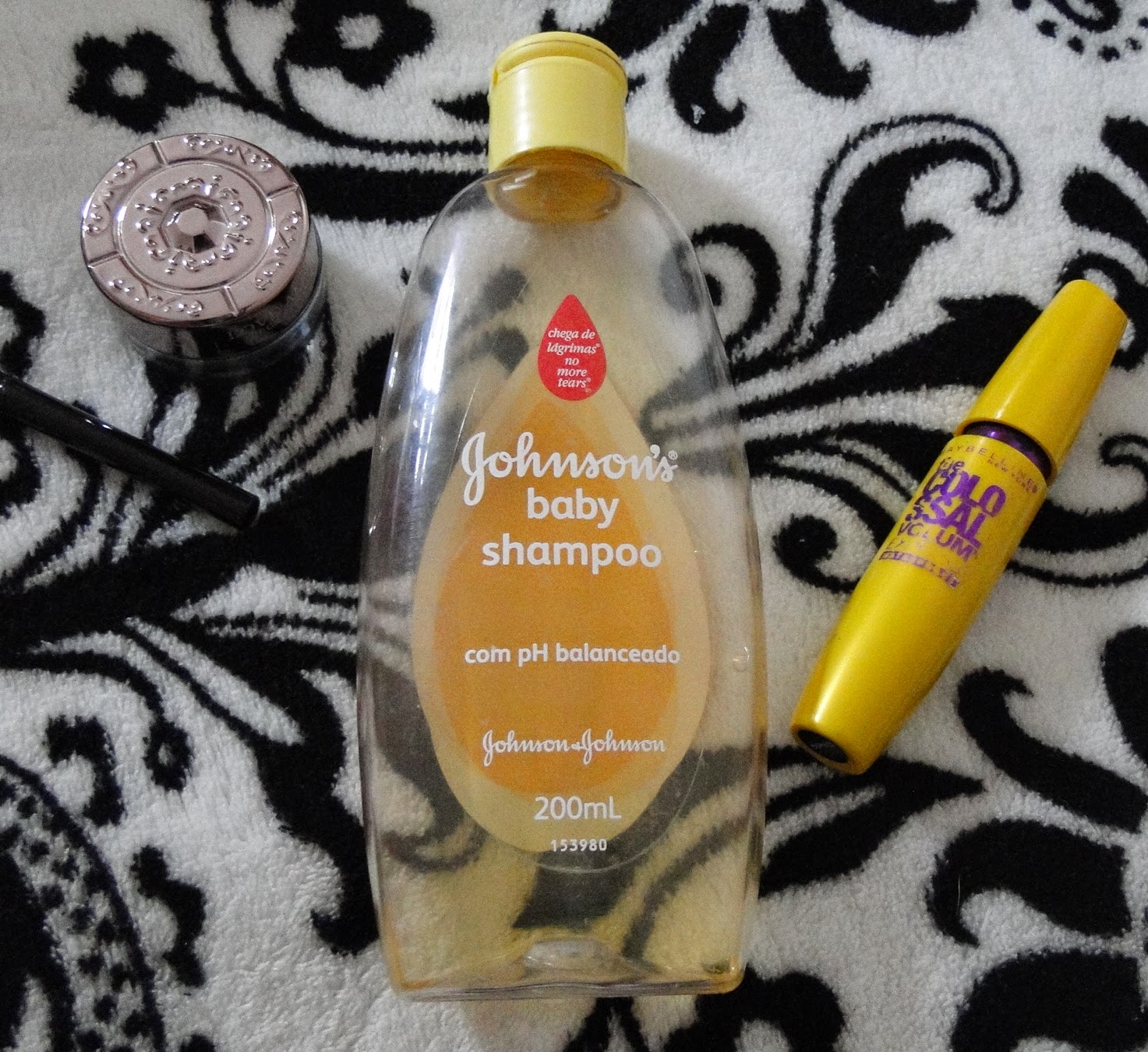 Mais um pouco de glamour Dica Shampoo Johnson's baby para remover a maquiagem dos olhos