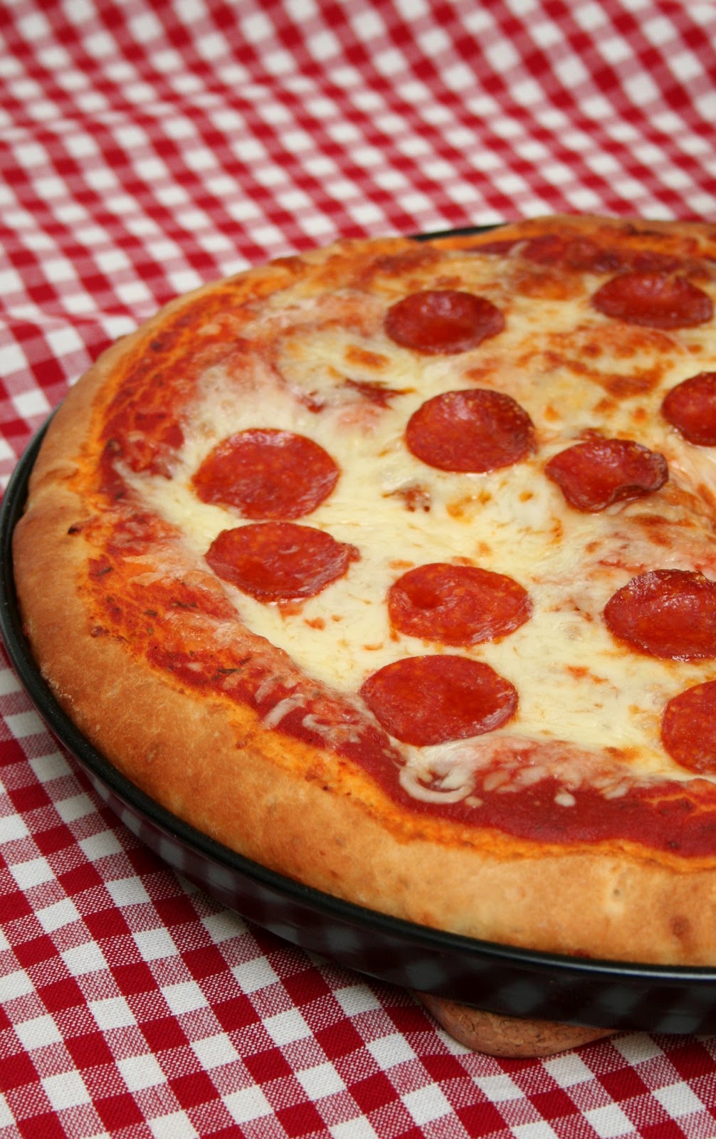 Pullahiiren leivontanurkka: Pepperoni pan pizza / pannupizza