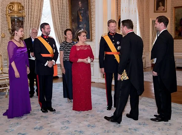 At the National Day gala, Maria Teresa wore the Belgian Scroll Tiara, Prenses Stephanie wore her butterfly tiara, diamond earring