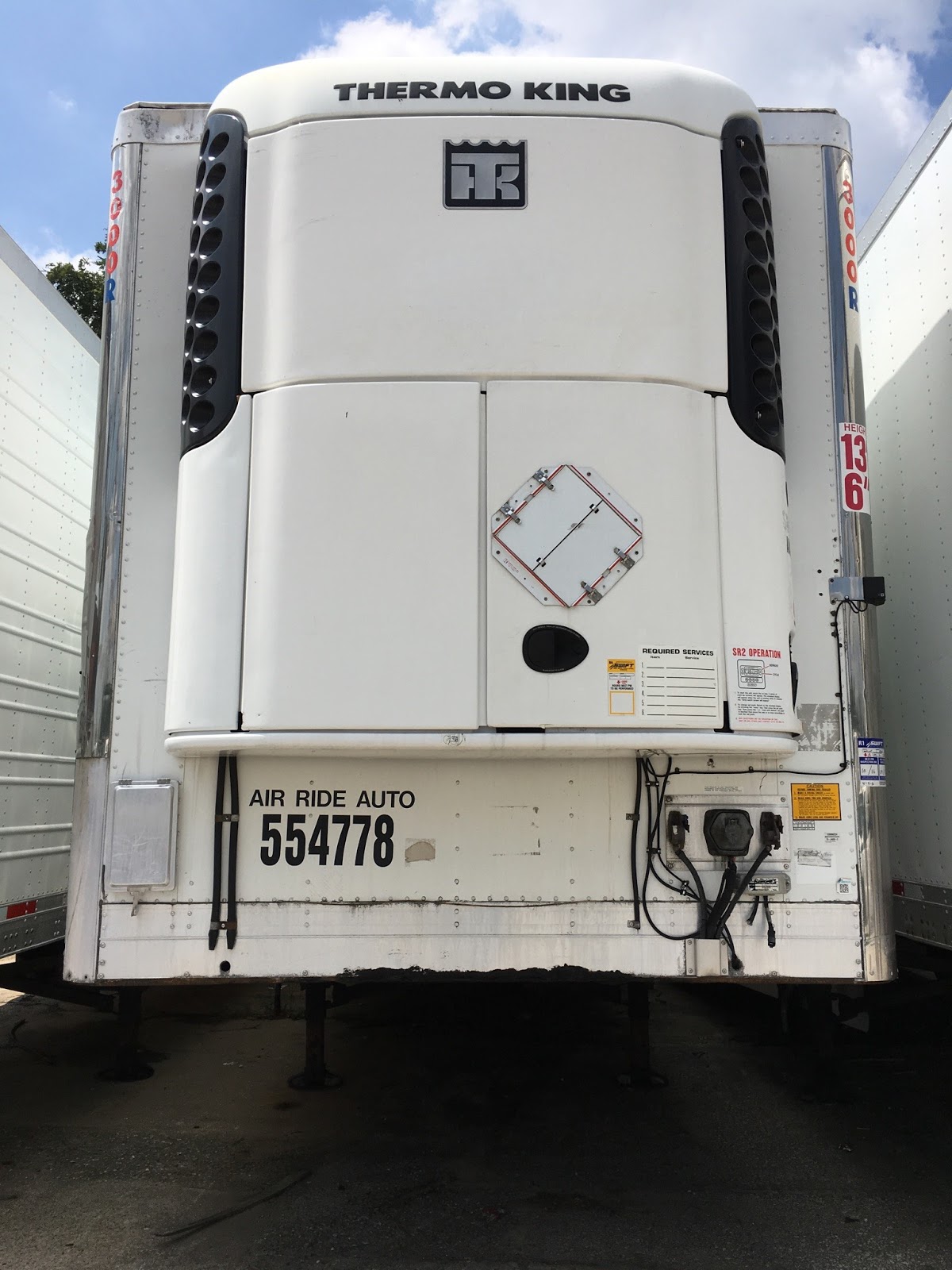 FOR SALE Utility R3000 with ThermoKing and Carrier Reefers