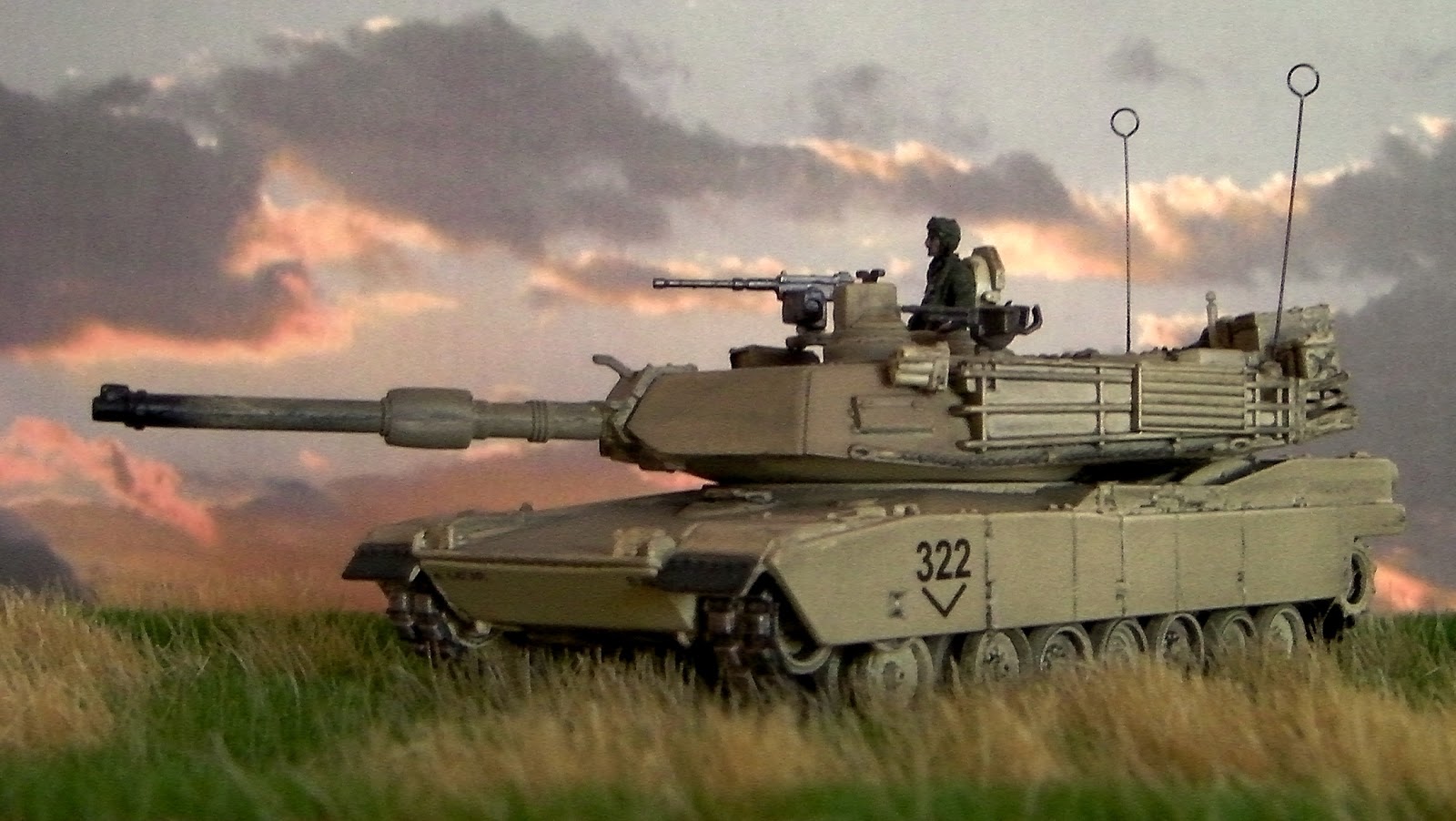 Абрамс против т 90. Танк Абрамс и т-90. M1 Abrams vs t90. Танк м1 Абрамс против т 90. T72 и Абрамс.