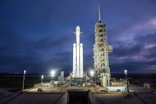 Falcon Heavy czeka na test statyczny i pierwszy w historii lot. Credits: SpaceX
