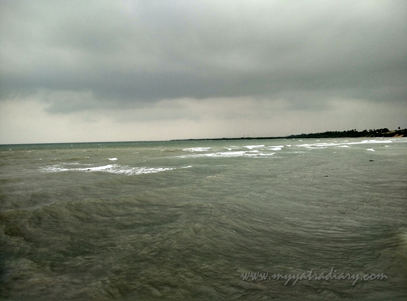 Rough seas at Villondi Teertham, Rameshwaram