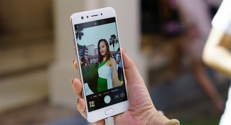5 Smartphone Android Terbaru dengan Kualitas Kamera Selfie Terbaik 5 Smartphone Android Terbaru dengan Kualitas Kamera Selfie Terbaik