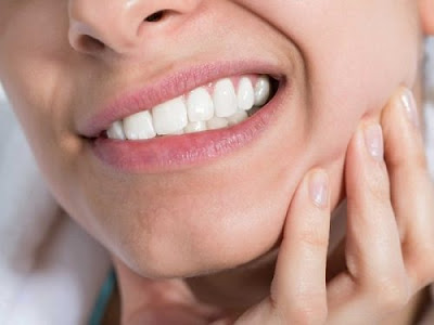 Răng khôn mọc lệch ra má nguy hiểm không?
