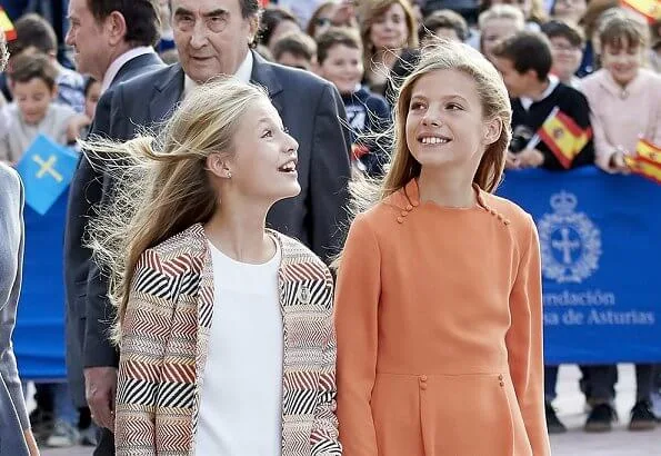 Queen Letizia wore grey coat dress, Crown Princess Leonor wore a Mango pattern jacket and Infanta Sofía wore a coral Mango dress