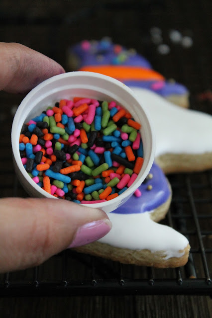 Sprinkle mixes, trick or treat sprinkle mix, sSnoopy Trick or Treat Cookies-Galletas de Snoopy para Trick or Treat, snoopy trick or treat , snoopy cookies, snoopy  decorated cookies, snoopy pumpkin cookies