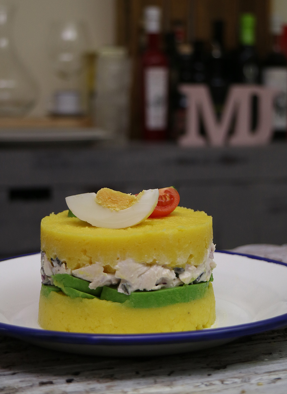 CAUSA LIMEÑA RELLENA DE POLLO | Videoreceta - Las Recetas de MJ