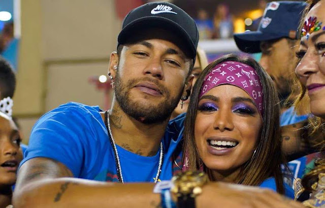 “Não sou amiga da Marquezine e não peguei o Neymar”, diz Anitta