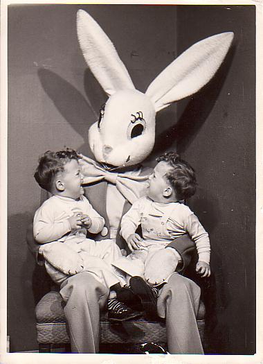 PHOTOS: 25 SCARY EASTER BUNNIES OF THE PAST ~ Popthomology