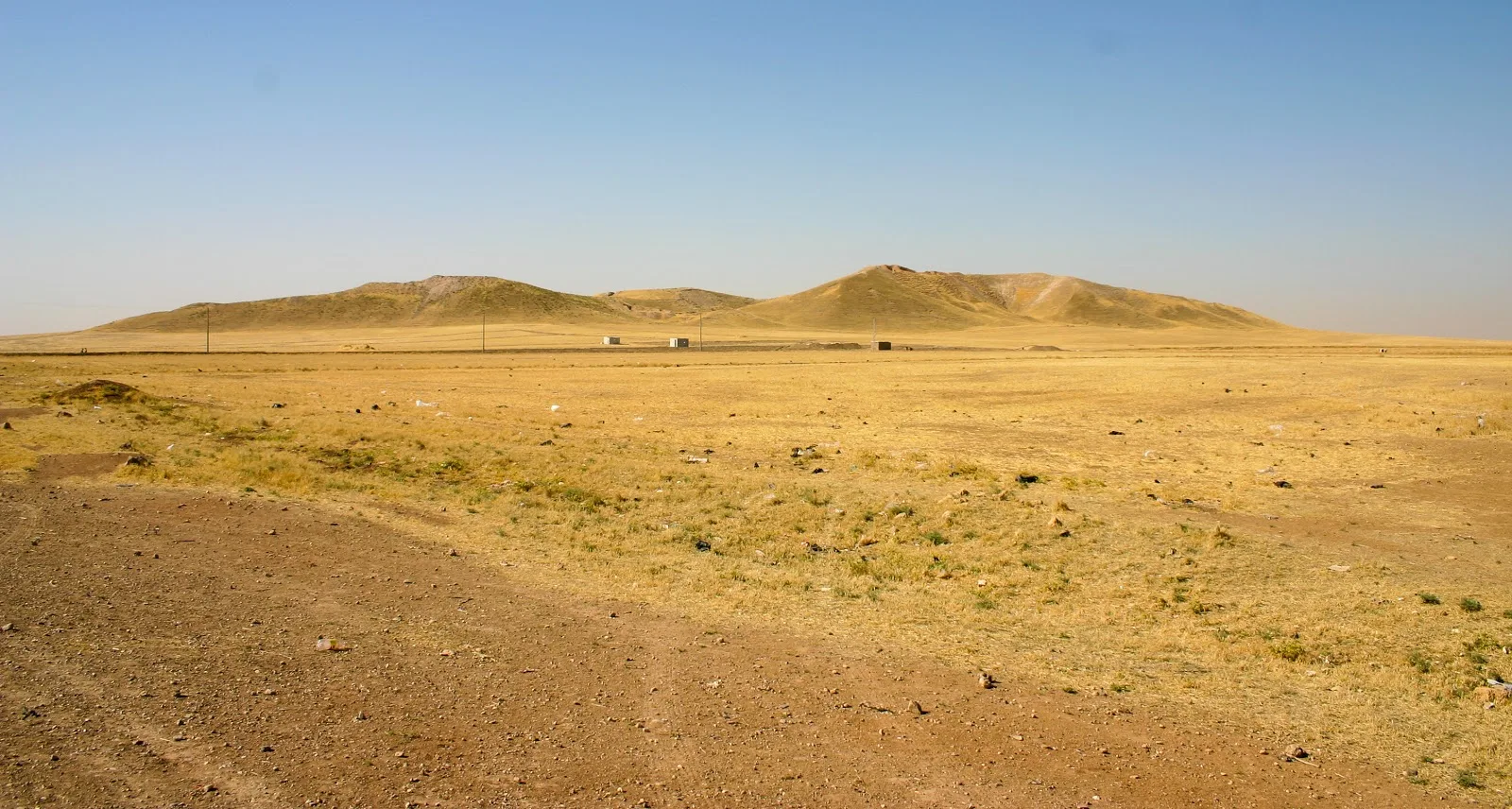 テル・ブラク遺跡の殆ど砂漠しでしかないような遠景