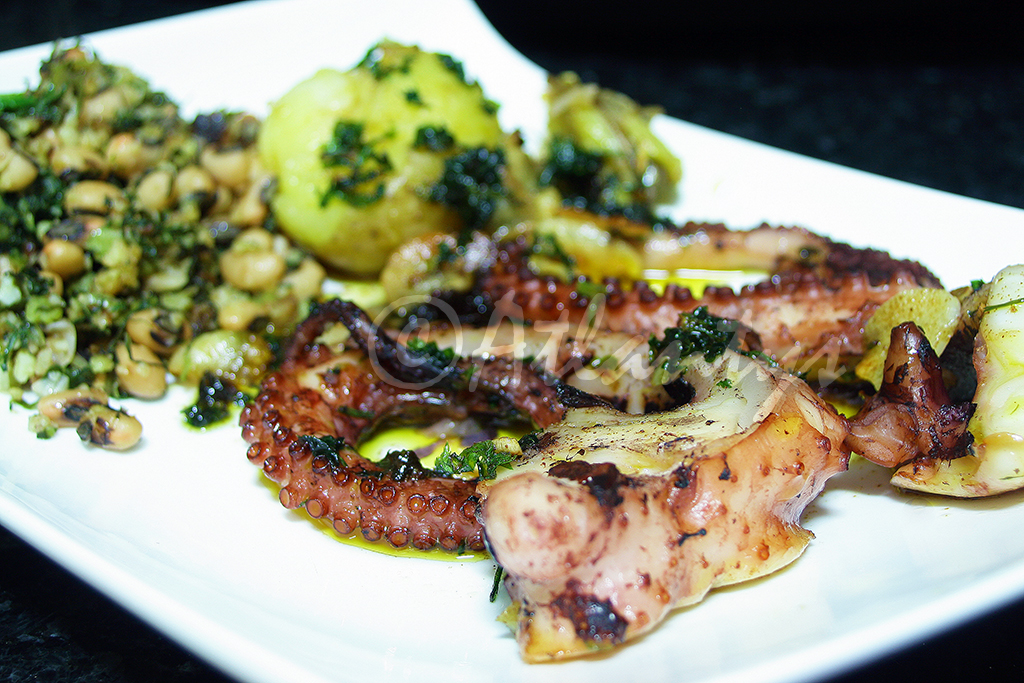 Terapia do Tacho Polvo à Lagareiro (Octopus "Lagareiro" style)