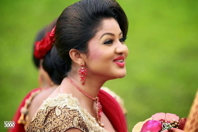 Srilankan Star Menaka Peris Homecoming Bridal Design ~ Sri Lankan Actress And Models Photos
