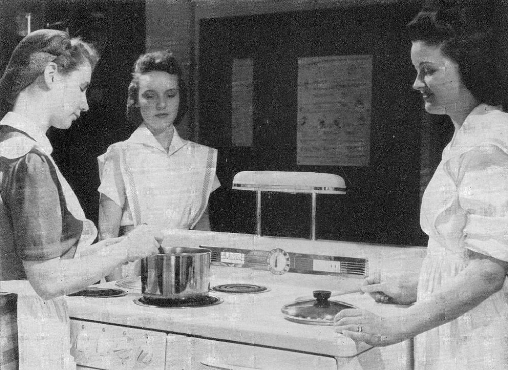 Fascinating Vintage Photos of Girls Attending Home Economics Classes 1920s 1930s - 83