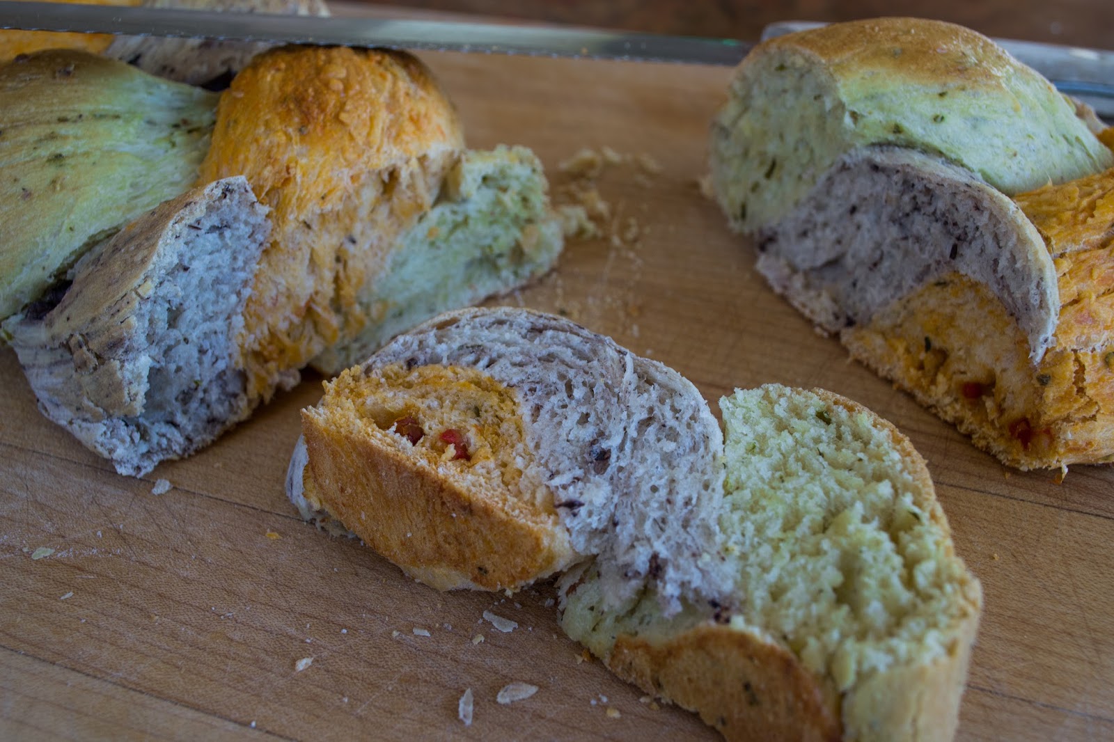Pesto, sundried tomato, kalamata olive bread