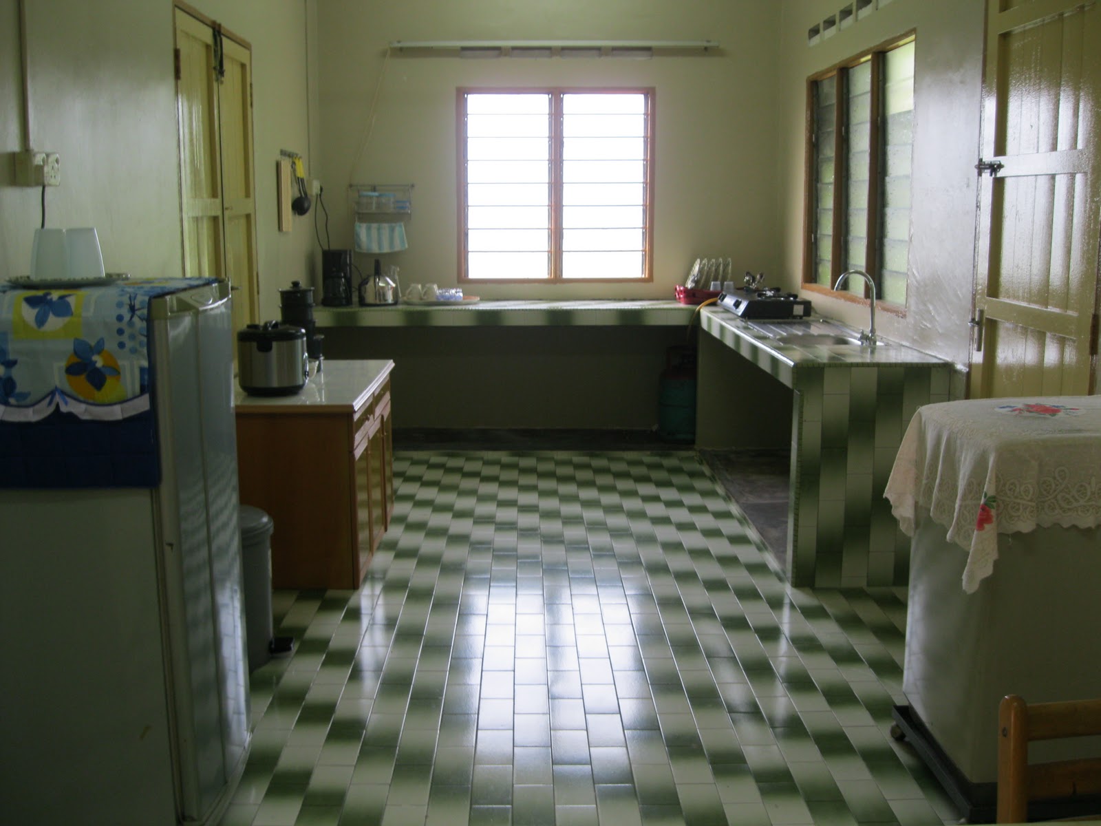 ERIKA'S HOMESTAY: RUANG DAPUR