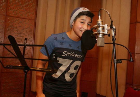 Foto Tengku Rasya Saat Pembuatan Album "KAMU" - Blue Sand