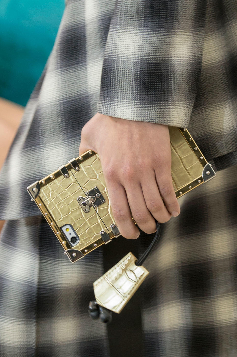 Europe Fashion Men&#39;s And Women Wears......: IS LOUIS VUITTON&#39;S NEW &#39;IT&#39; BAG A PHONE CASE?